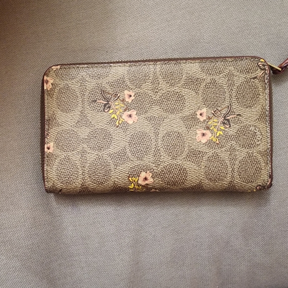 Coach Prairie Floral Accordion Zip Wallet With Red Leather Interior - Picture 3 of 7